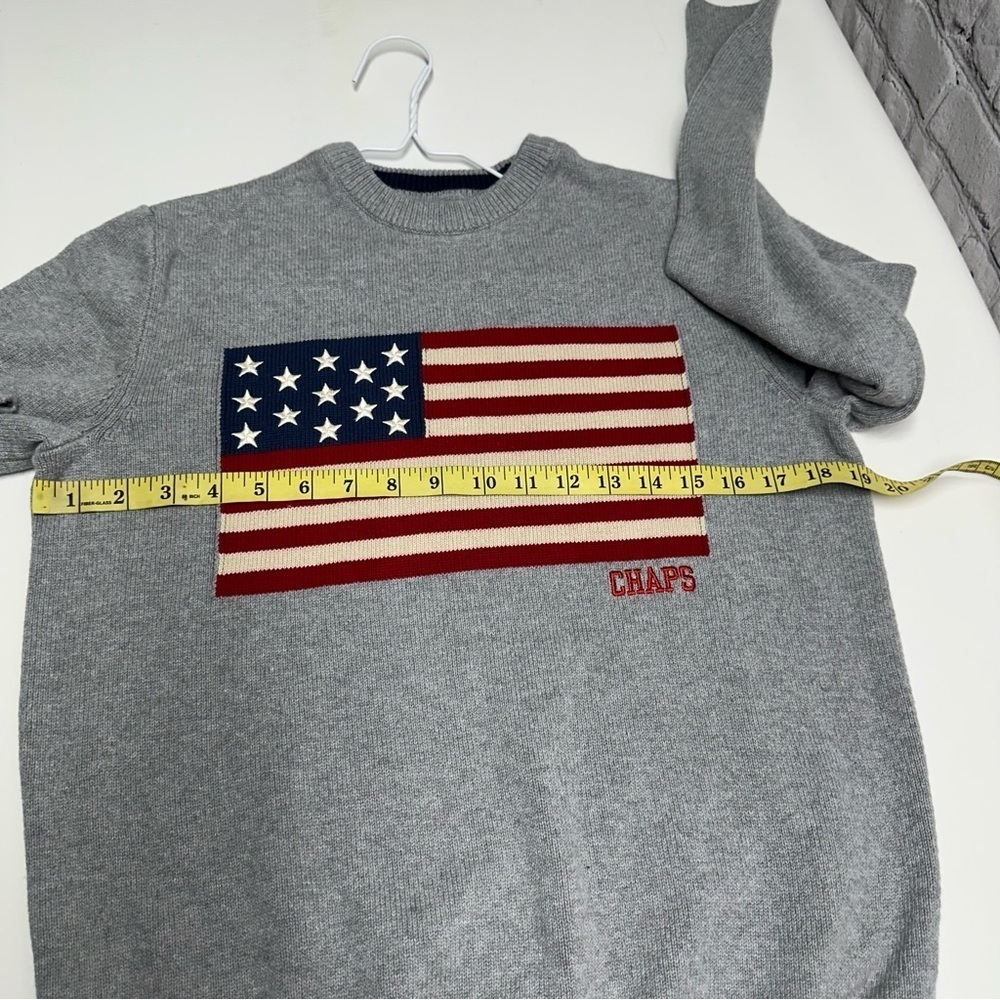 Chaps Men's Gray Crewneck Sweater with Flag Design - Picture 5 of 9